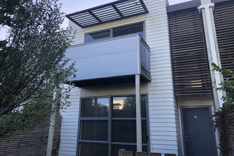 Photo of property in 19 The Track, Takanini, 2112