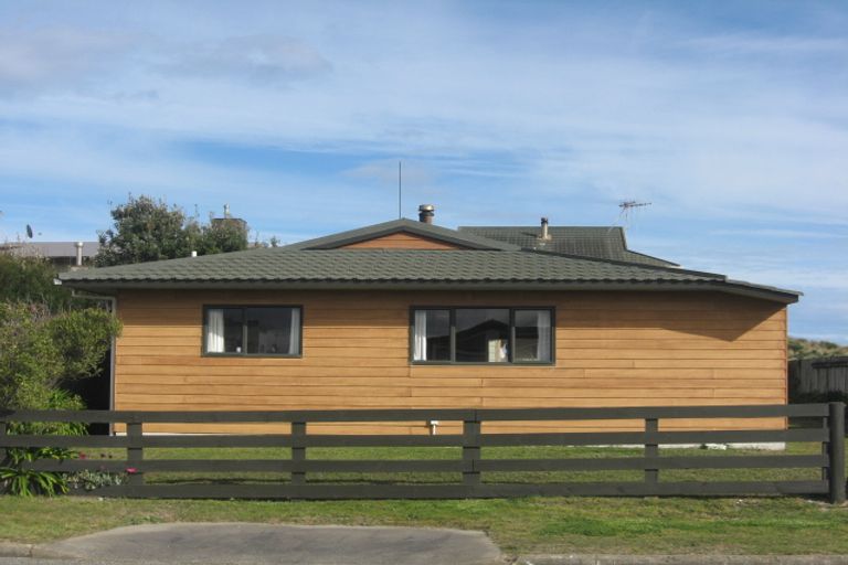 Photo of property in 27a Rua Avenue, Waitarere Beach, Levin, 5510