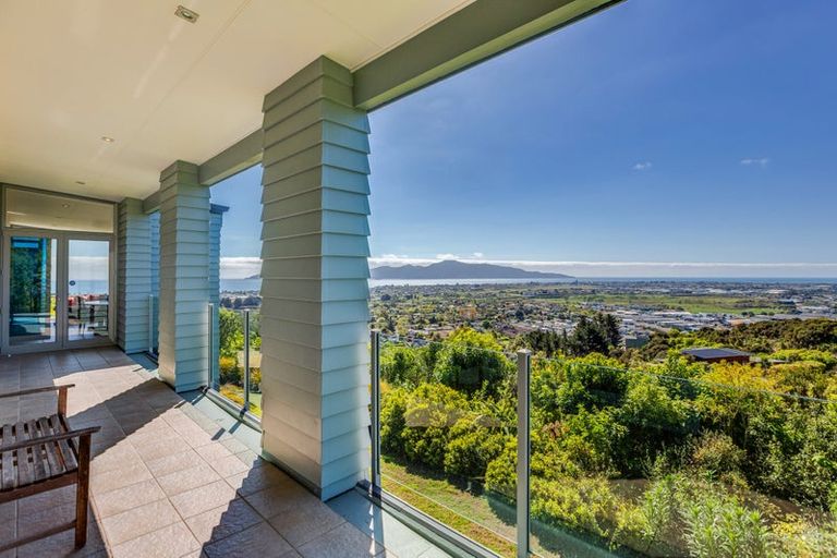 Photo of property in 69 Panorama Drive, Paraparaumu, 5032