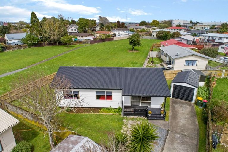 Photo of property in 15a Melleray Place, Randwick Park, Auckland, 2105