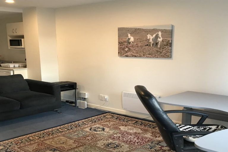 Photo of property in Terrace Heights Apartments, 9d/163 The Terrace, Wellington Central, Wellington, 6011