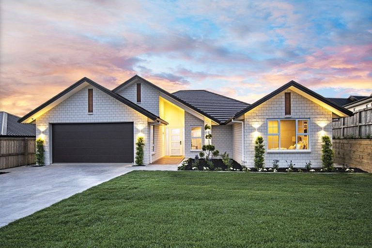 Photo of property in 12 Waireka Road, Rototuna North, Hamilton, 3210