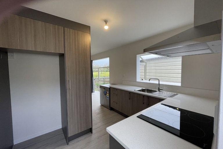 Photo of property in 21 Chilcott Road, Henderson, Auckland, 0612