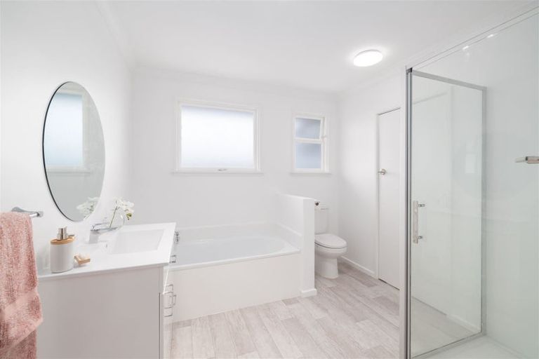 Photo of property in 100 Avondale Road, Avondale, Christchurch, 8061