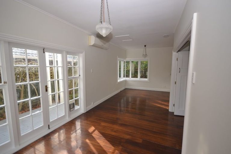 Photo of property in 43 Trelissick Crescent, Ngaio, Wellington, 6035