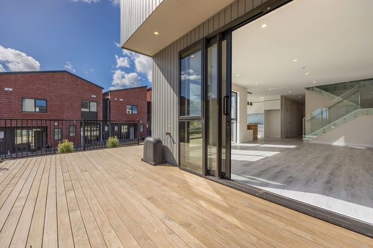 Photo of property in 4 Pohewa Road, Silverdale, 0932