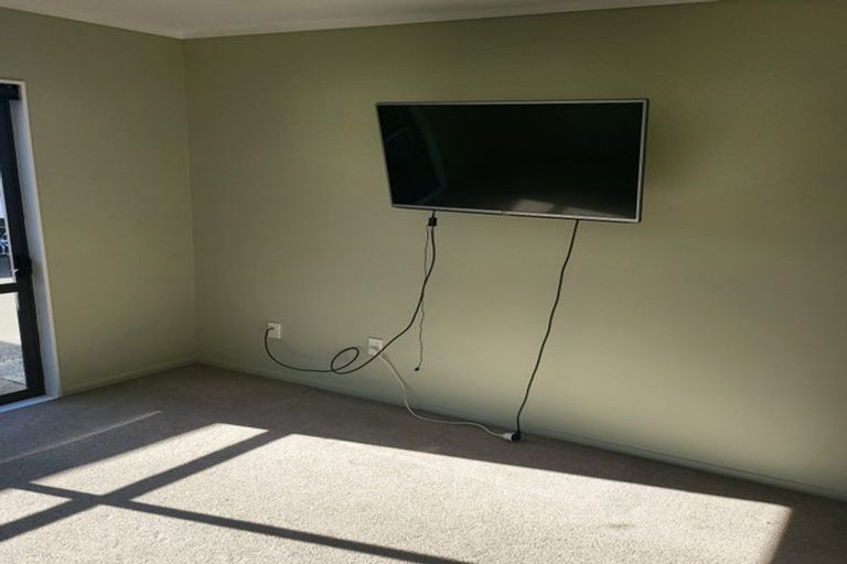 Photo of property in 12 Tirowhanga Road, Paremata, Porirua, 5024