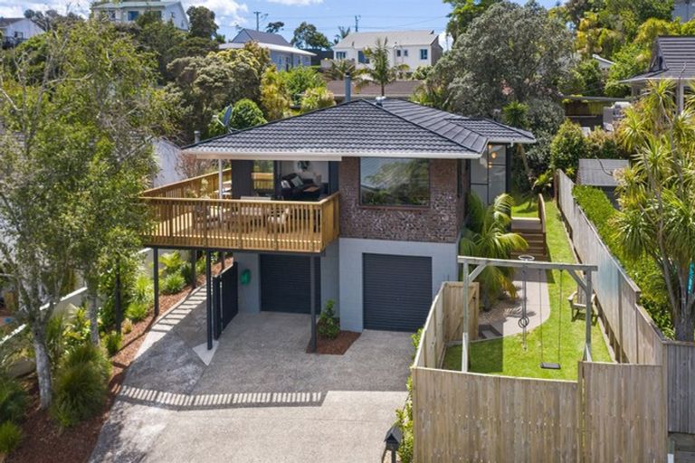 Photo of property in 4 Pluto Place, Beach Haven, Auckland, 0626