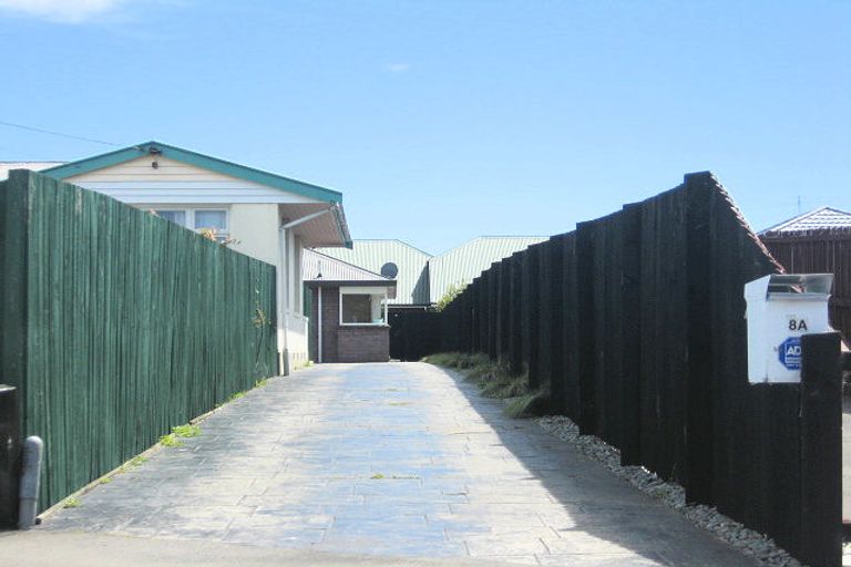 Photo of property in 8a Lake Terrace Road, Burwood, Christchurch, 8061