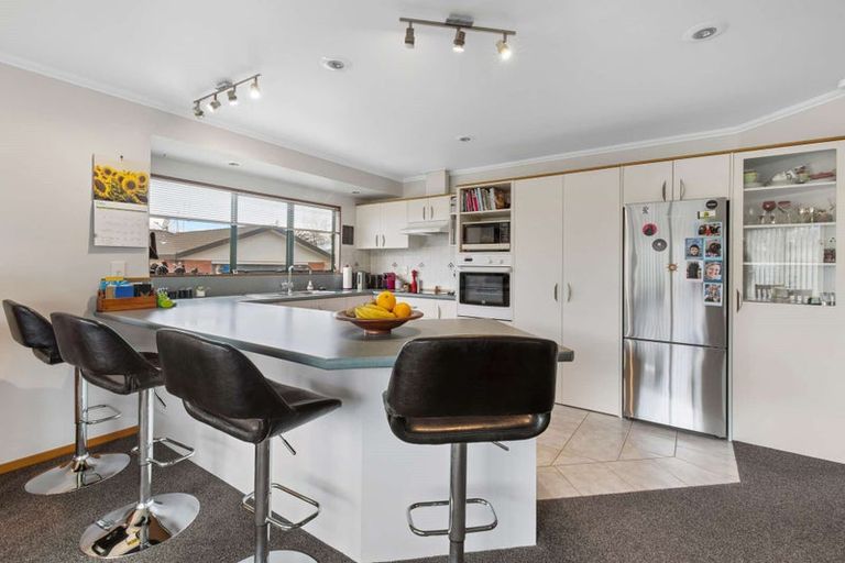 Photo of property in 8 Hoyte Place, Pukehangi, Rotorua, 3015