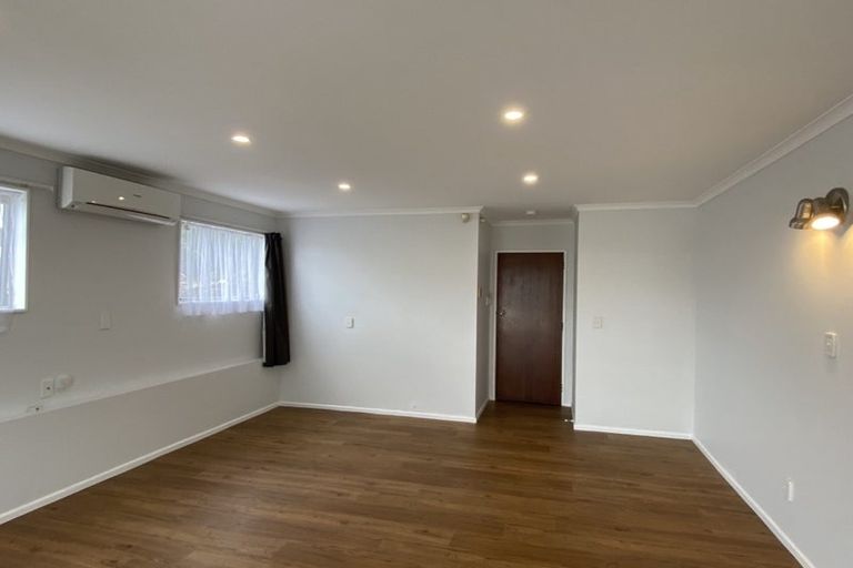 Photo of property in 4 Hillview Crescent, Paparangi, Wellington, 6037