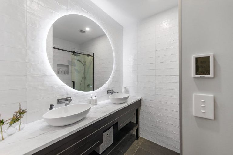 Photo of property in 97 Scenic Drive, Titirangi, Auckland, 0604