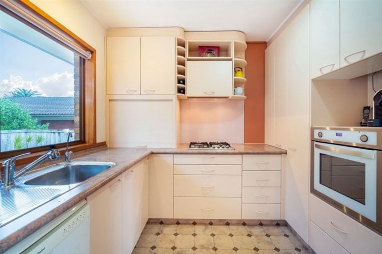 Photo of property in 2/33 Eversleigh Road, Belmont, Auckland, 0622