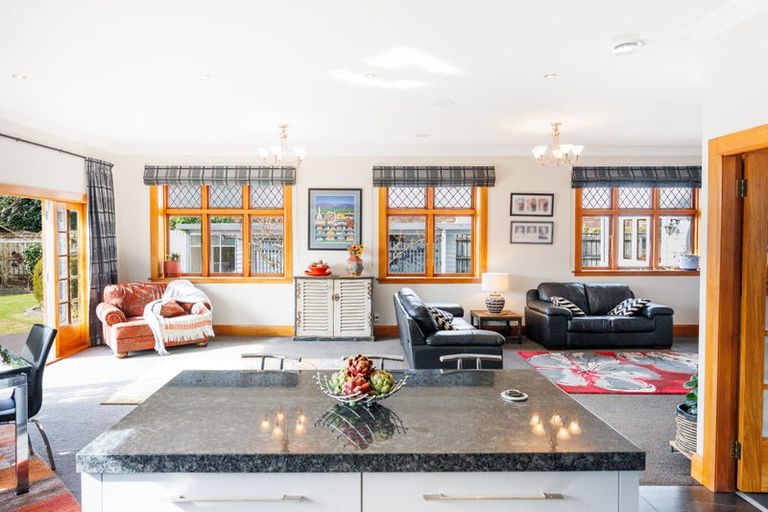 Photo of property in 21 Manapouri Crescent, Hokowhitu, Palmerston North, 4410