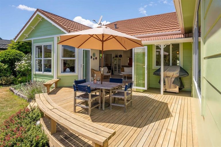 Photo of property in 121 Belvedere Avenue, Waikanae, 5036