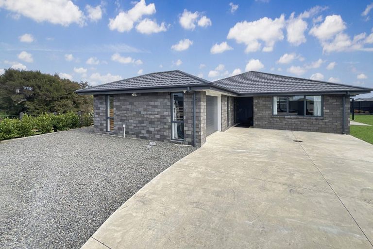Photo of property in 3 Omahuru Road, Glenbrook, 2681