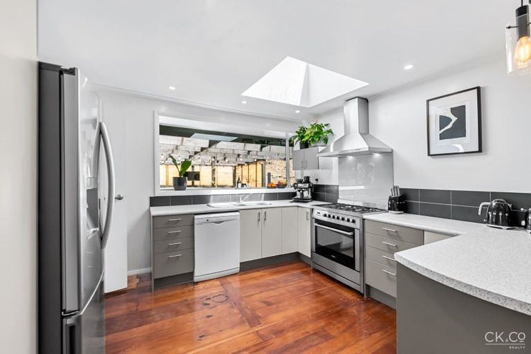 Photo of property in 74 Elmslie Road, Pinehaven, Upper Hutt, 5019