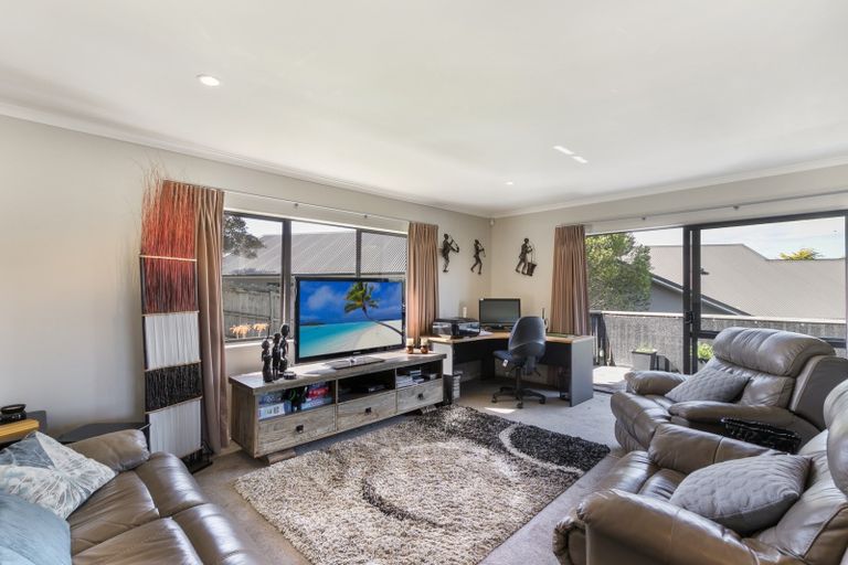 Photo of property in 12 Arthur Carwen Place, Pukekohe, 2120