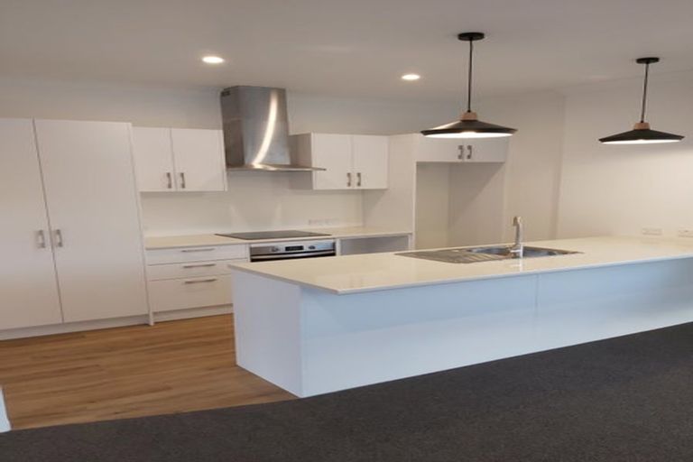 Photo of property in 6 Queens Road, Glen Avon, New Plymouth, 4312