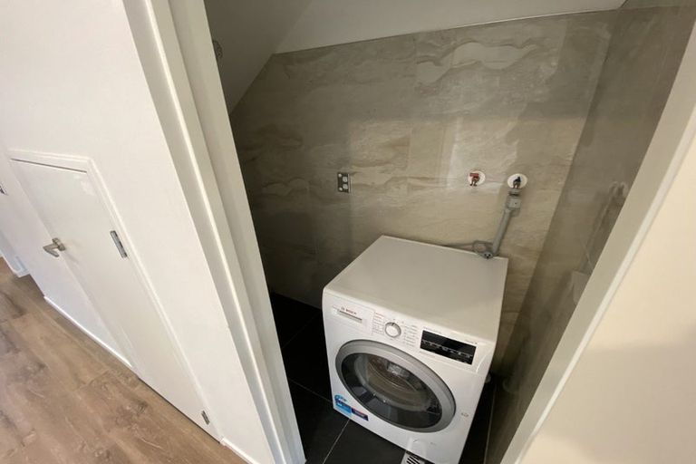 Photo of property in 7 Waru Lane, Te Atatu Peninsula, Auckland, 0610