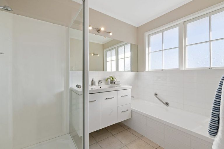 Photo of property in 2/183 Shakespeare Road, Milford, Auckland, 0620