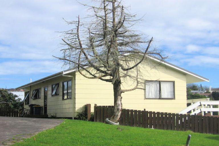 Photo of property in 2 Timandra Place, Massey, Auckland, 0614