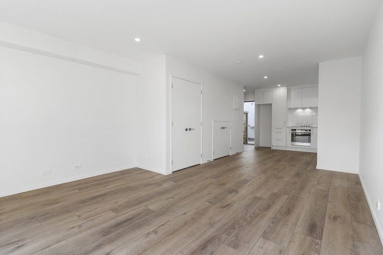 Photo of property in 2 Stokes Avenue, Te Atatu Peninsula, Auckland, 0610