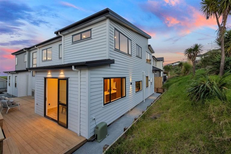 Photo of property in 62 Headland Drive, Long Bay, Auckland, 0630