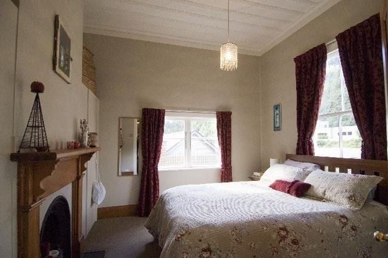 Photo of property in 98 Milton Road, Bluff Hill, Napier, 4110