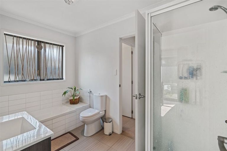 Photo of property in 18 Butterworth Crescent, Papamoa Beach, Papamoa, 3118