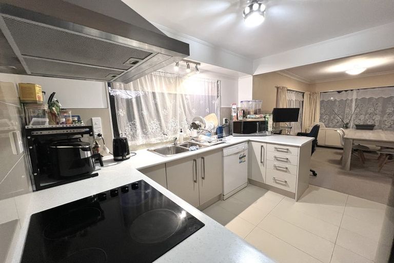 Photo of property in 2/7 Olena Avenue, Sunnyhills, Auckland, 2010