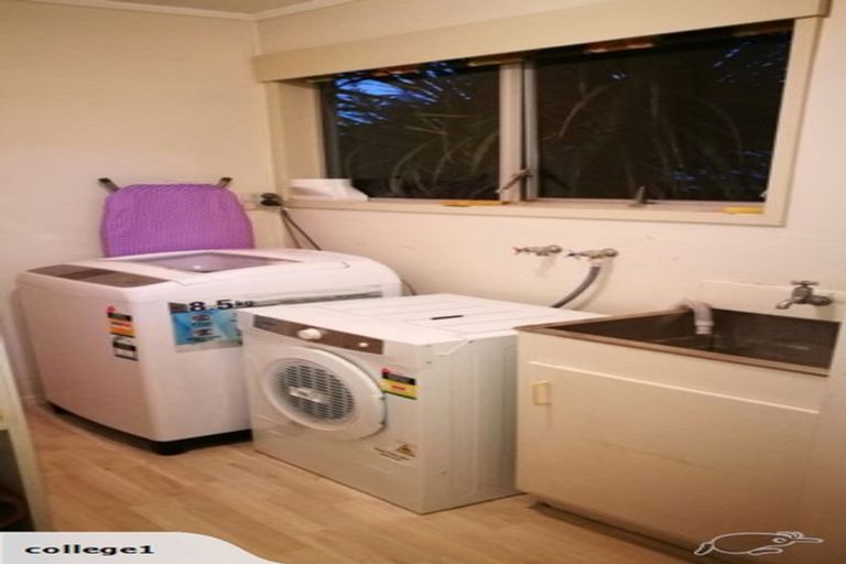 Photo of property in 31 Waimumu Road, Massey, Auckland, 0614