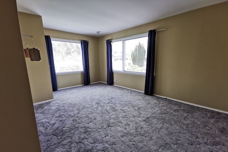 Photo of property in 17 Bateman Avenue, Bryndwr, Christchurch, 8053