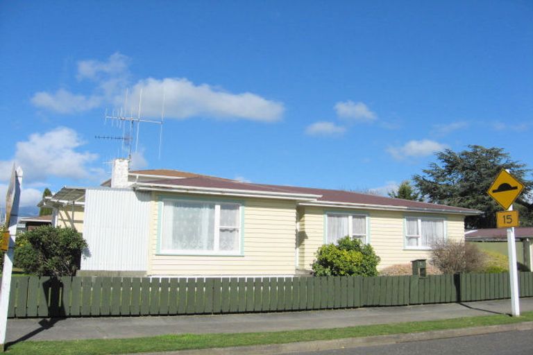 Photo of property in 41 Balmoral Street, Levin, 5510