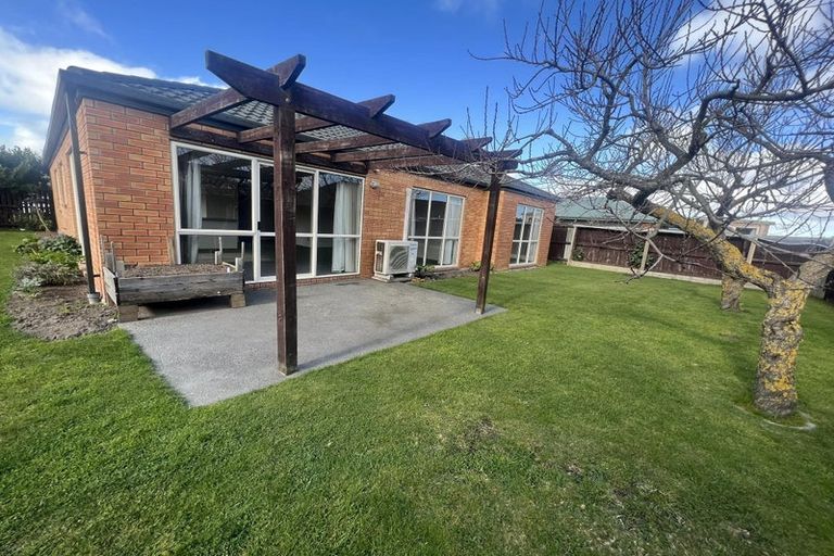 Photo of property in 6 Blue Gum Place, New Brighton, Christchurch, 8083