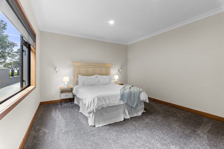 Photo of property in 1 Arden Place, Oakura, 4314