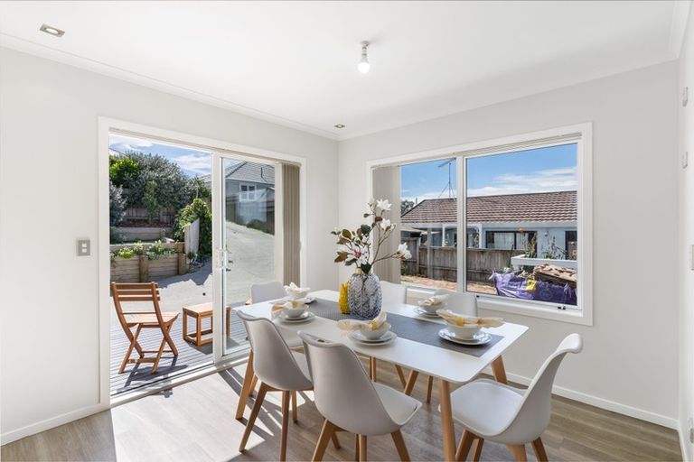 Photo of property in 2/55 Verran Road, Birkenhead, Auckland, 0626