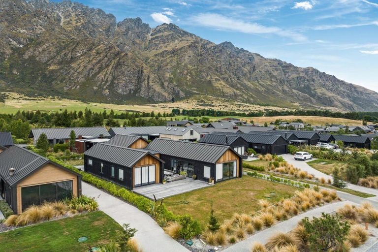 Photo of property in 19 Glenfiddich Road, Jacks Point, Queenstown, 9371