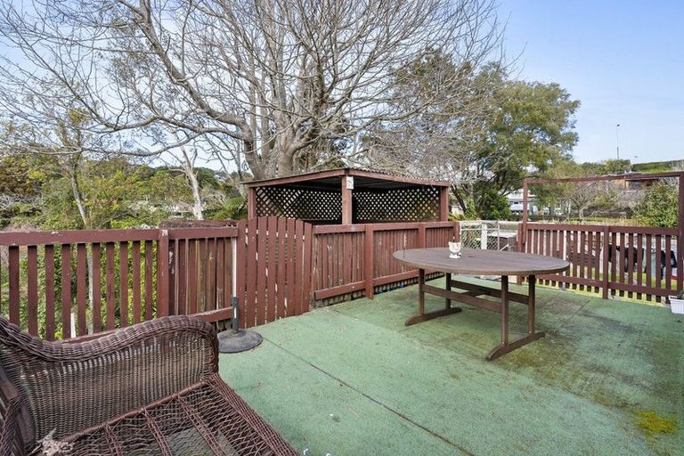 Photo of property in 10 Hillside Crescent, Westown, New Plymouth, 4310