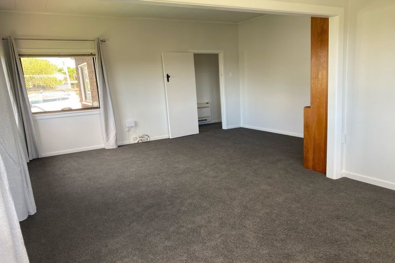 Photo of property in 43 Onewa Road, Northcote, Auckland, 0627