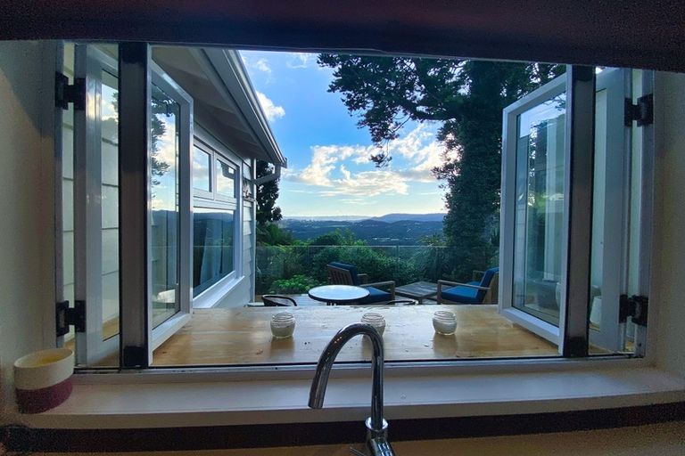 Photo of property in 114 Scenic Drive, Titirangi, Auckland, 0604