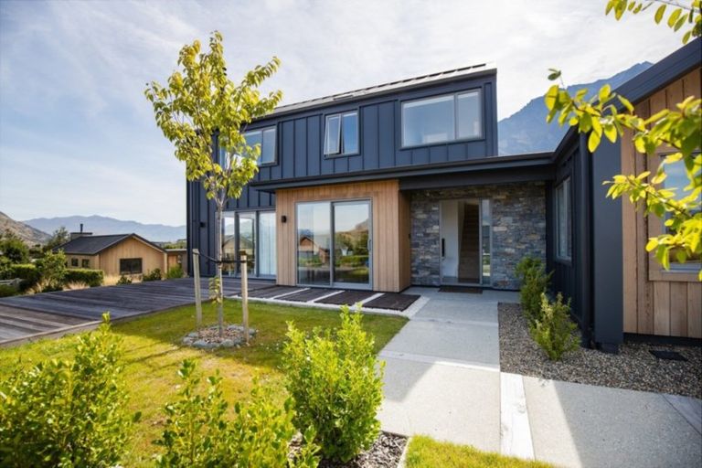 Photo of property in 6 Polperro Court, Jacks Point, Queenstown, 9371