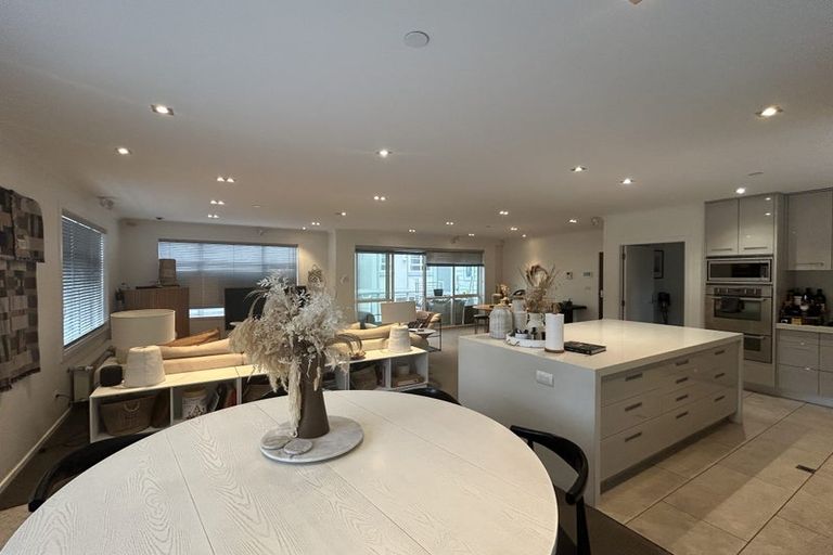 Photo of property in 12 Glenmore Street, Thorndon, Wellington, 6011