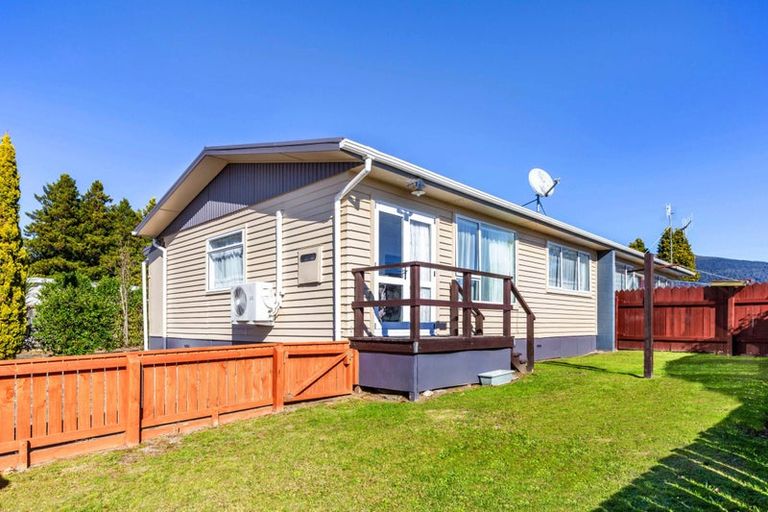 Photo of property in 4 Mihipeka Grove, Turangi, 3334