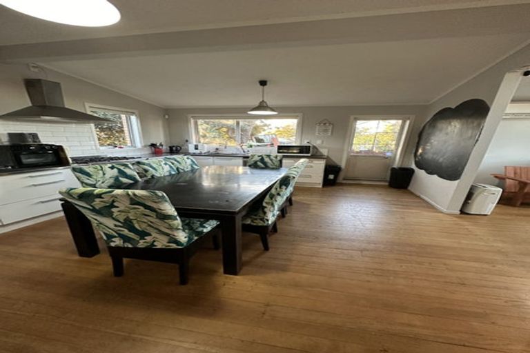 Photo of property in 6 Minton Place, Manurewa, Auckland, 2102