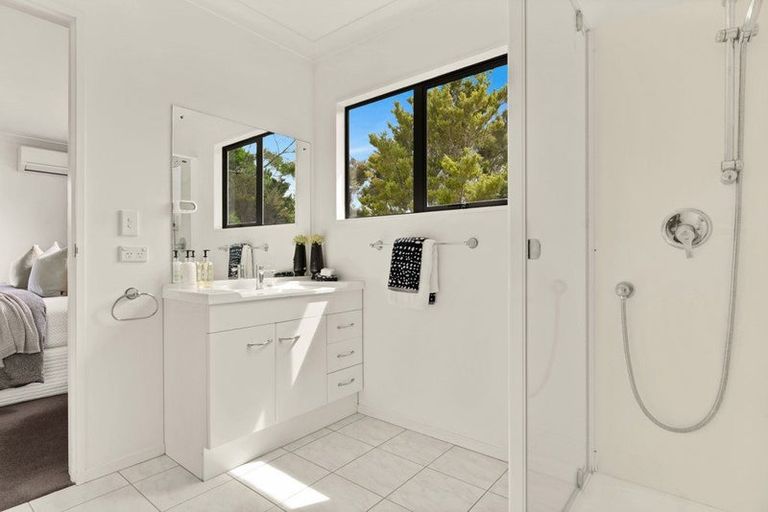 Photo of property in 11 The Close, Greenhithe, Auckland, 0632