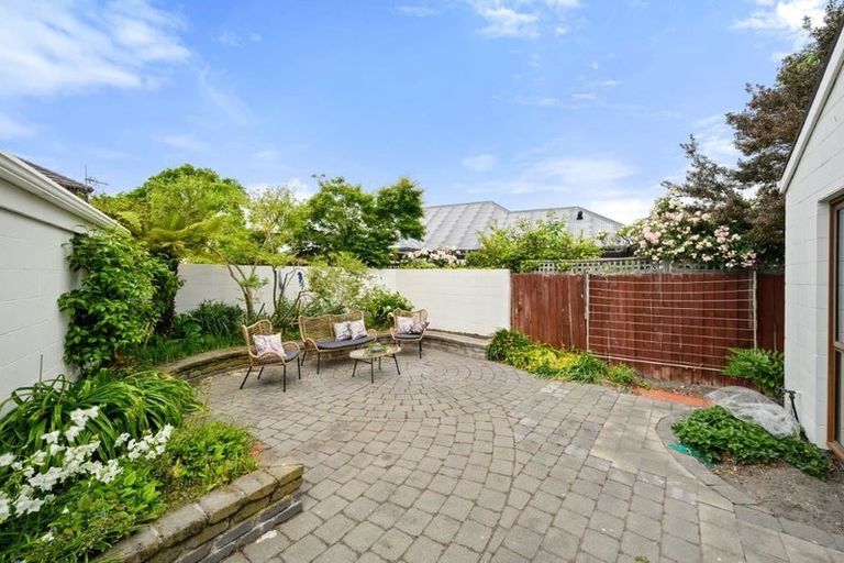 Photo of property in 2/7a Medbury Terrace, Fendalton, Christchurch, 8041