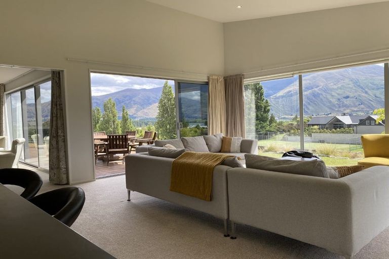 Photo of property in 7 Valley Crescent, Wanaka, 9305