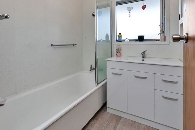 Photo of property in 2/5 Second Avenue, Avenues, Whangarei, 0110