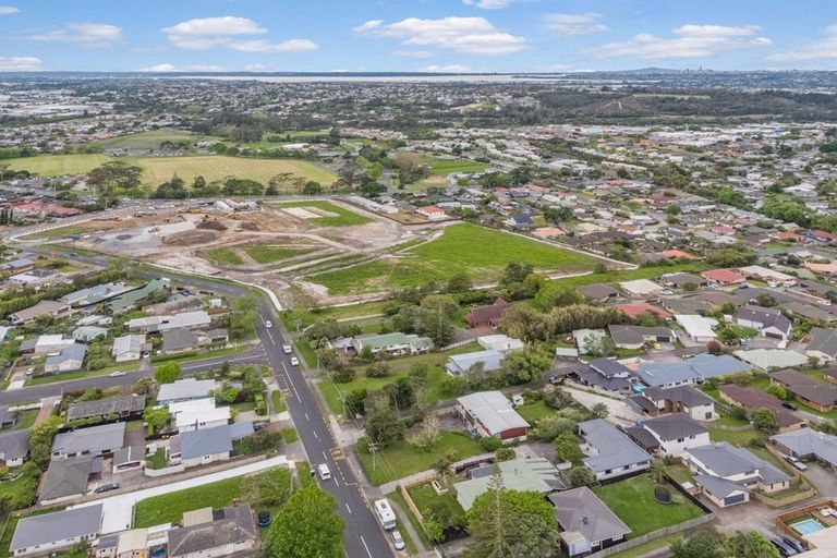 Photo of property in 305-311 Glengarry Road, Glen Eden, Auckland, 0602